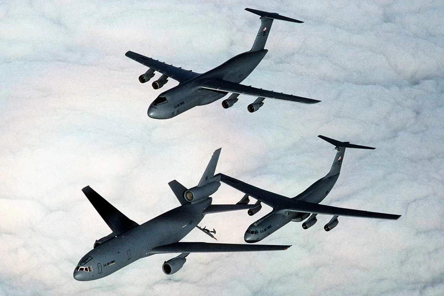 Com maior capacidade, o KC-10 passou a ser entregue para a USAF em 1981