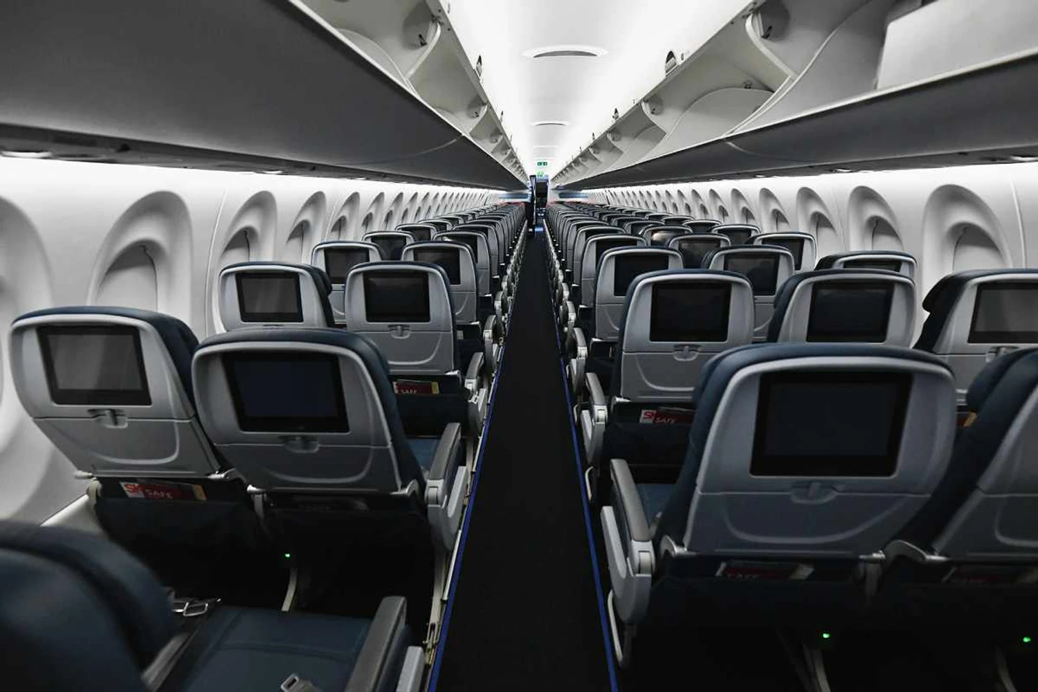O A220 da Delta leva 109 passageiros em três classes
