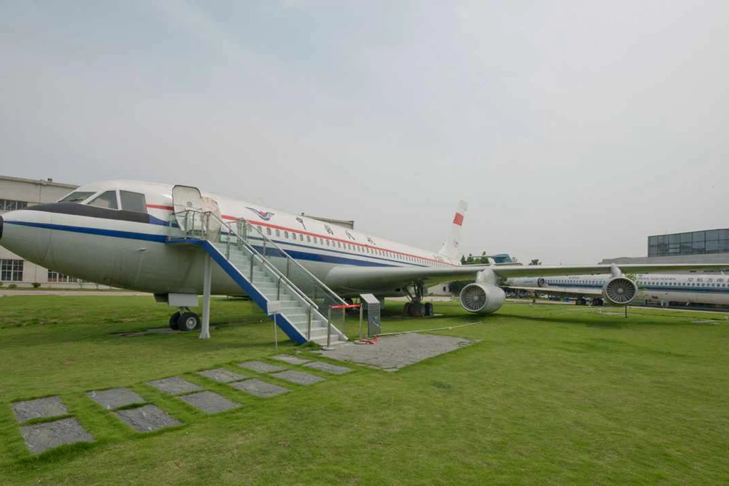 O Y-10 usado nos testes de voo está preservado no museu de ciência e tecnologia de Xangai (Zhangmingda/Creative Commons)