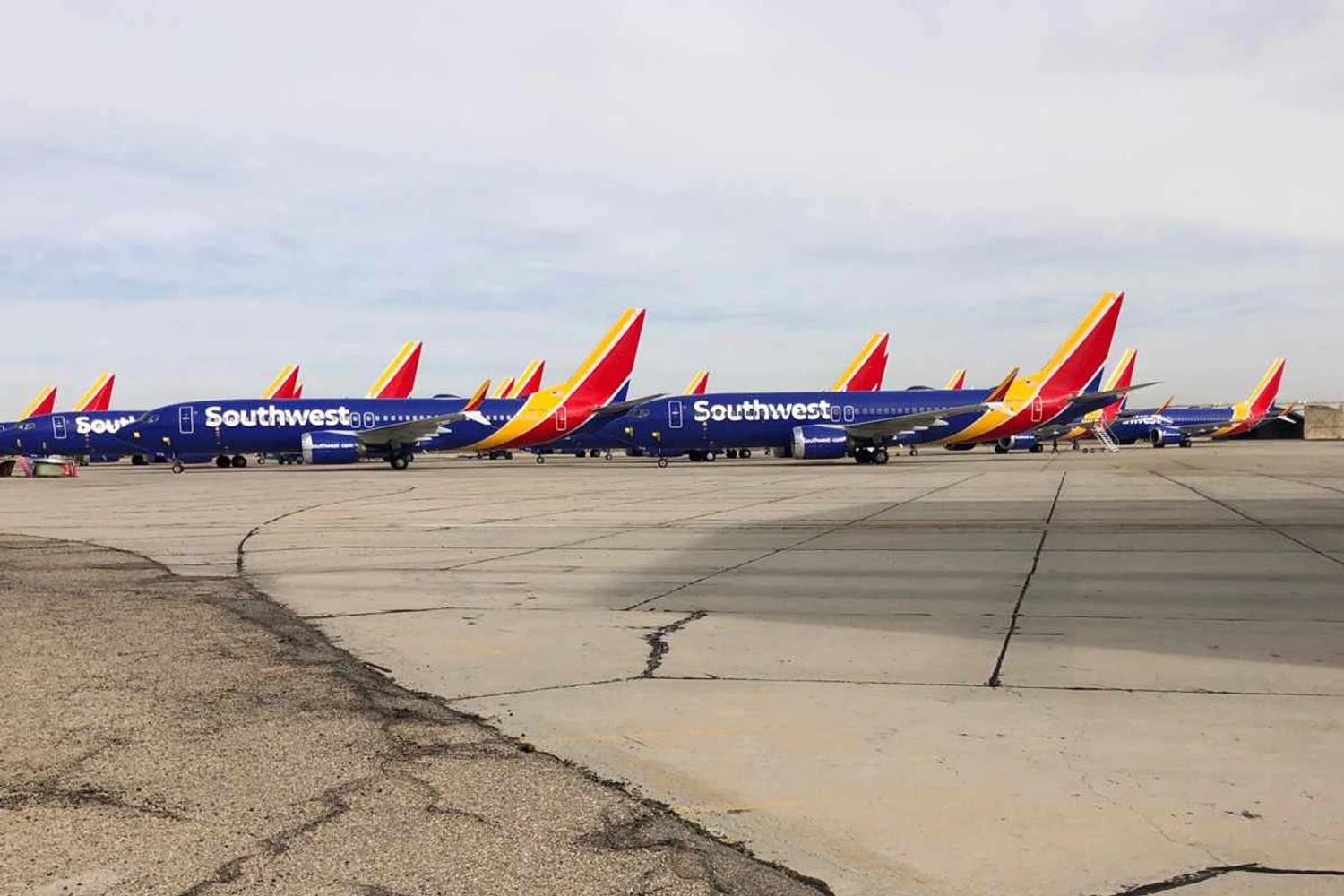 Boeing 737 MAX da Southwest estocados na Califórnia: prejuízo incalculável (Peter Muller via Twitter)