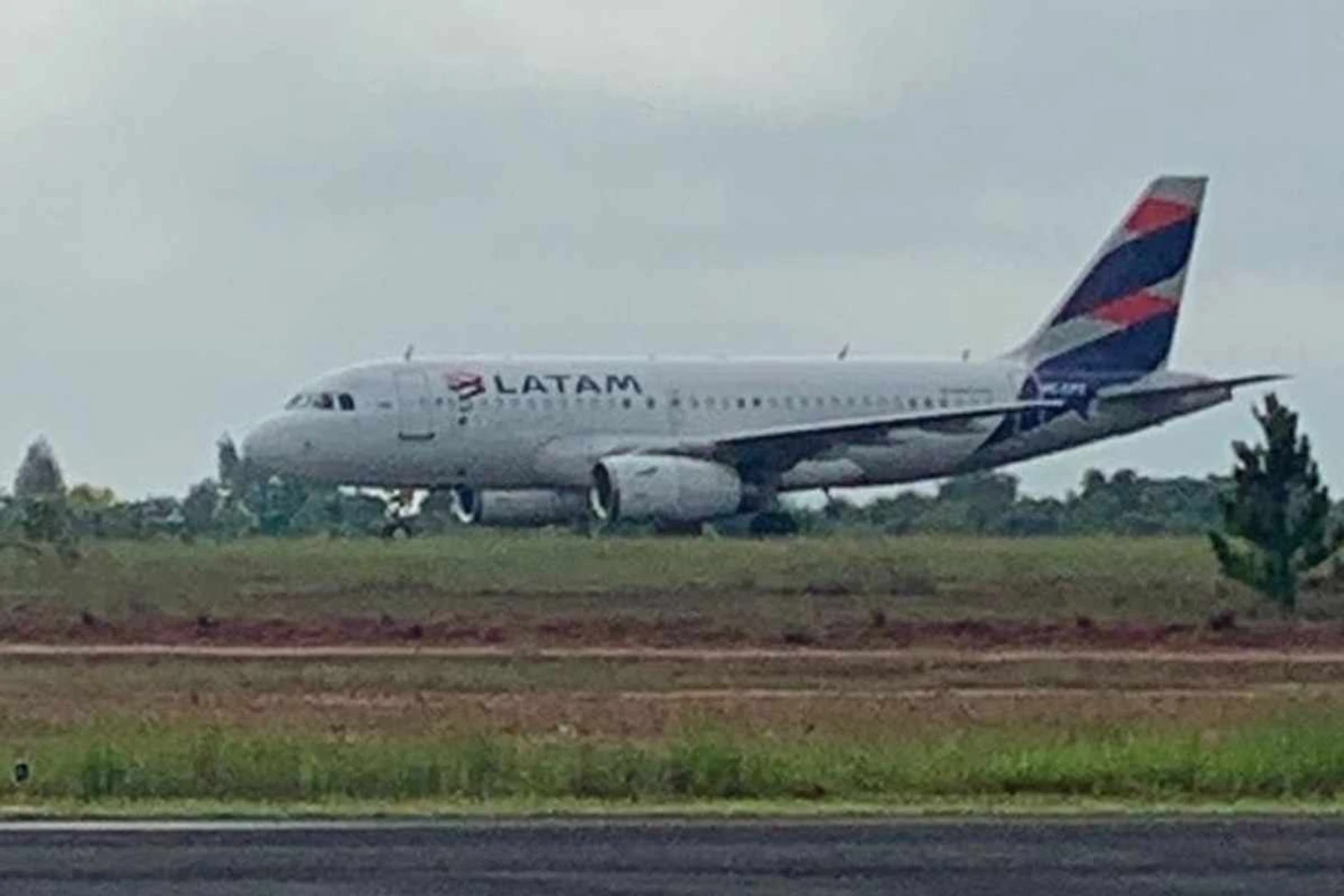 O primeiro avião a fazer o procedimento aduaneiro em São Carlos pousou no dia 21 de março em São Carlos (LATAM)