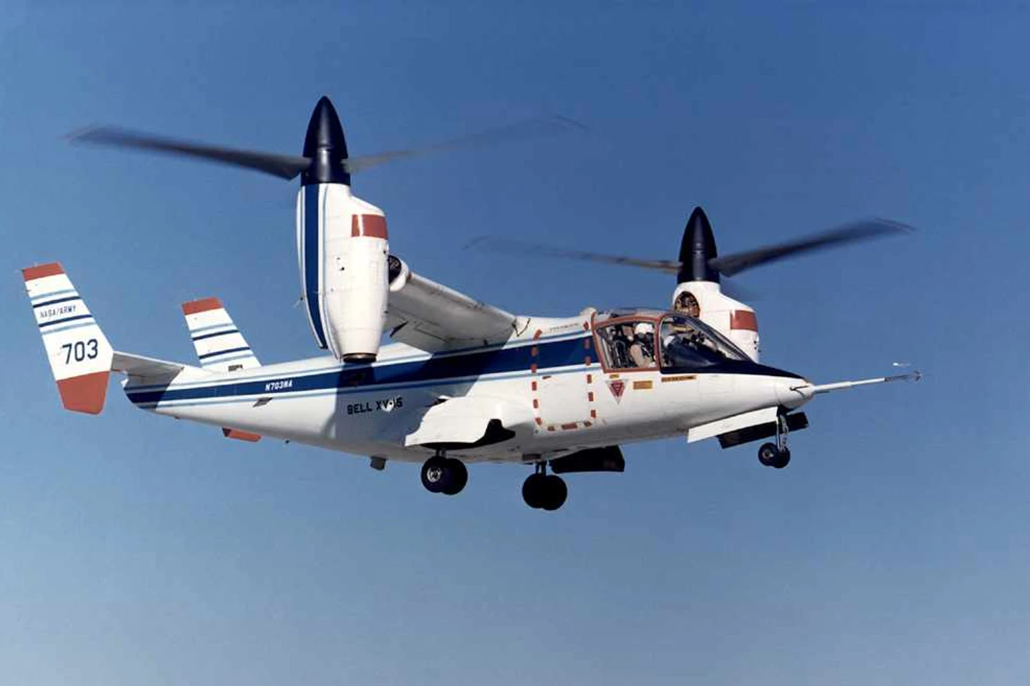 O V-22 Osprey foi desenvolvido a partir do Bell XV-15 (NASA)