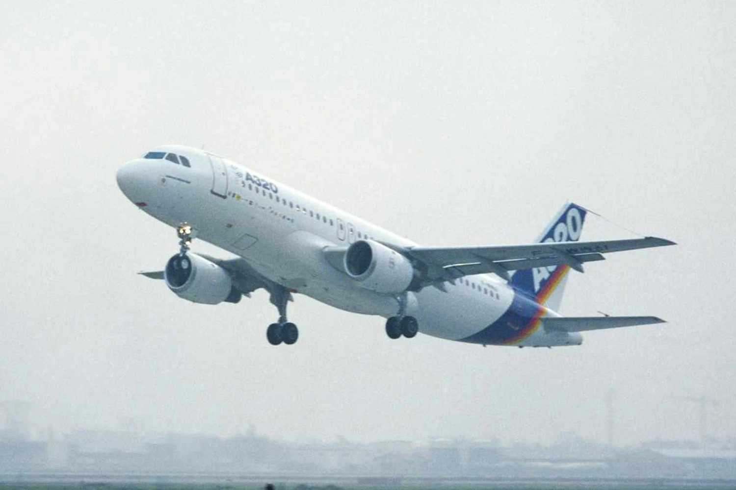 O voo inaugural do A320 foi realizado no dia 22 February 1987 (Airbus)
