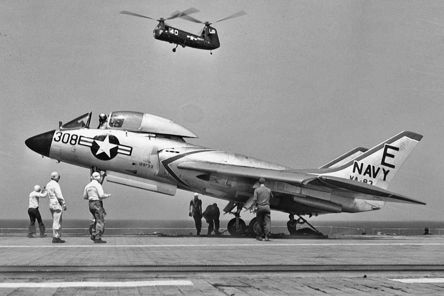 O caça a jato F7U Cutlass: astronauta Walter Schirra o apelidou de "fazedor de viúvas)