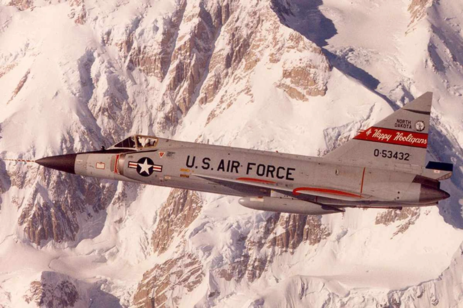 O F-102 Delta Dagger: era para ser supersônico, mas caça mal conseguia quebrar a barreira do som (USAF)