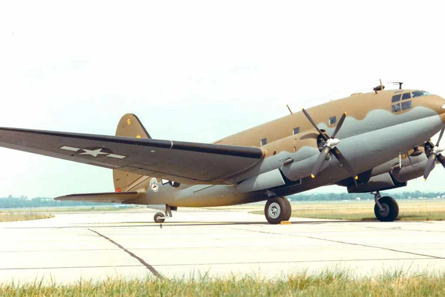 Os primeiros aviões da Real eram ex-cargueiros do Exército dos EUA que foram convertido para uso comercial, como o C-46 Commando