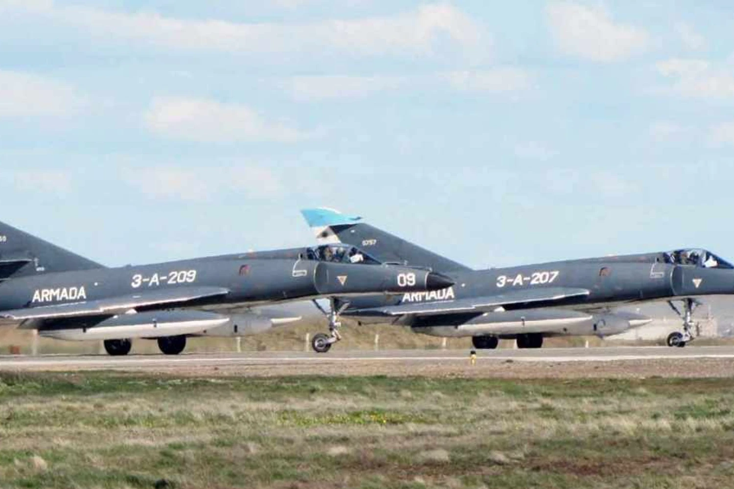 Mesmo sem um porta-aviões, a Argentina decidiu reforçar sua força aérea com caças navais
