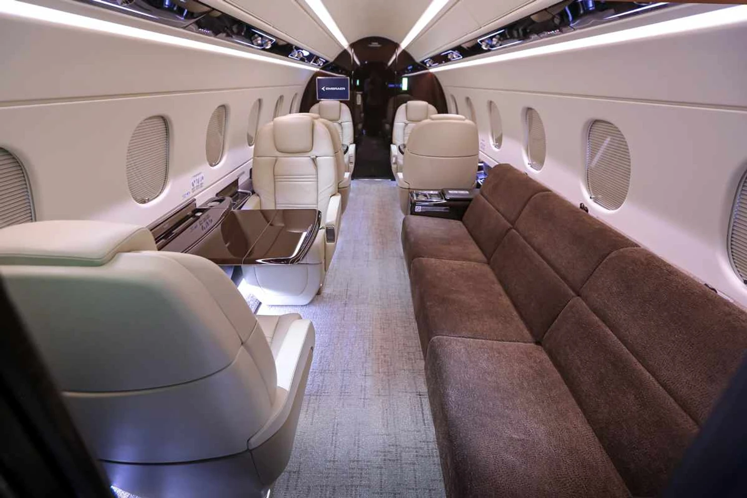 A cabine do Praetor 600 pode receber até 12 passageiros (Embraer)