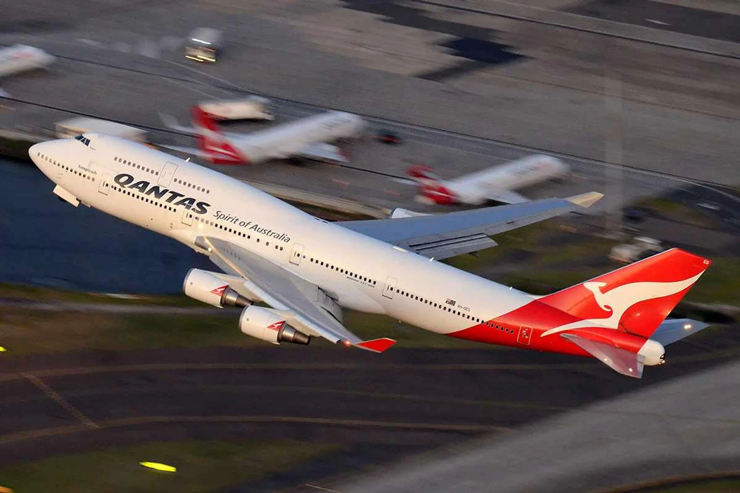 A Qantas preferiu ficar com seus A380 e aponsentar primeiro o 747 (Damien Aiello)