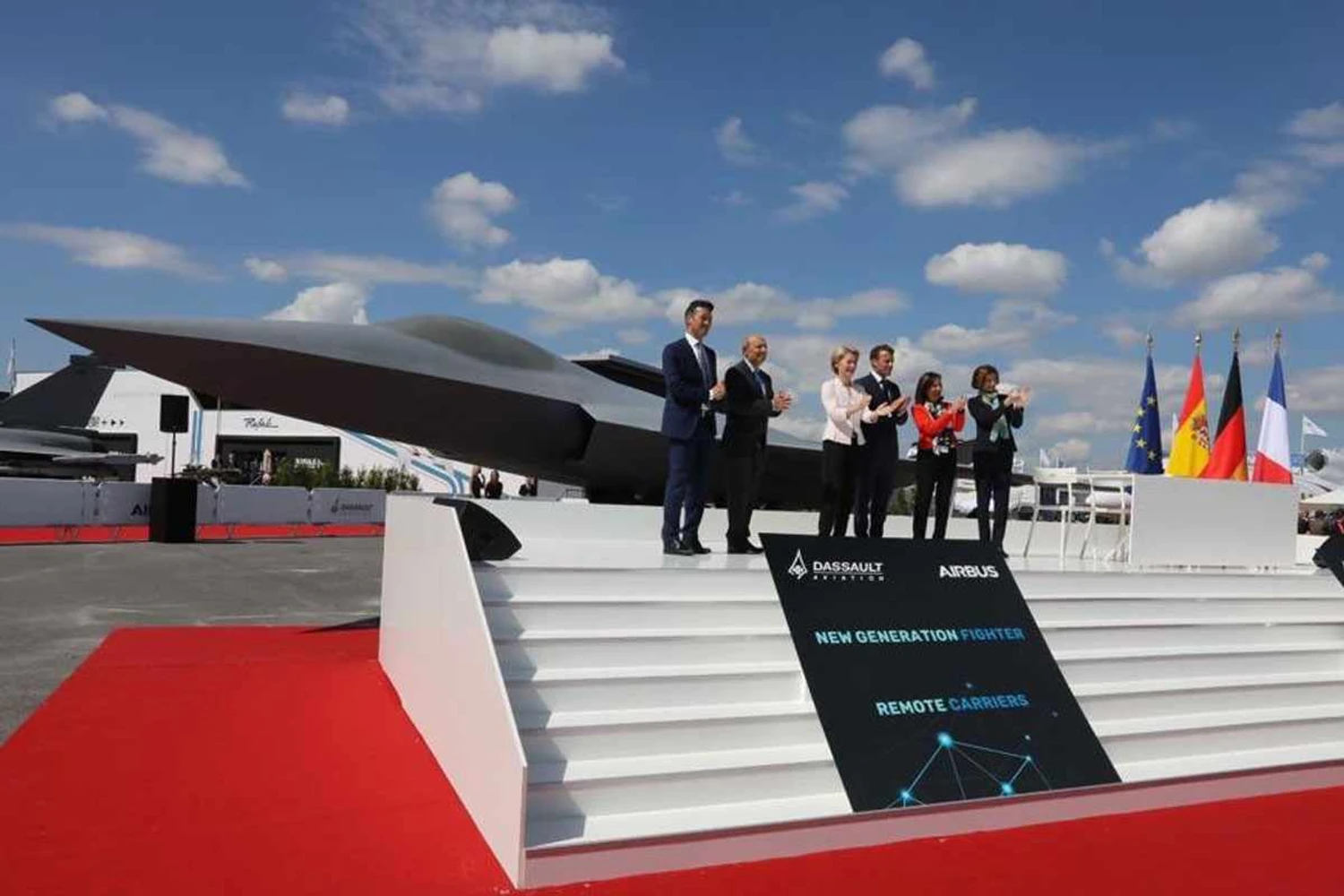 Autoridas francesas, alemãs e espanholas em Le Bourget: maquete do caça NGF foi atração (Dassault)