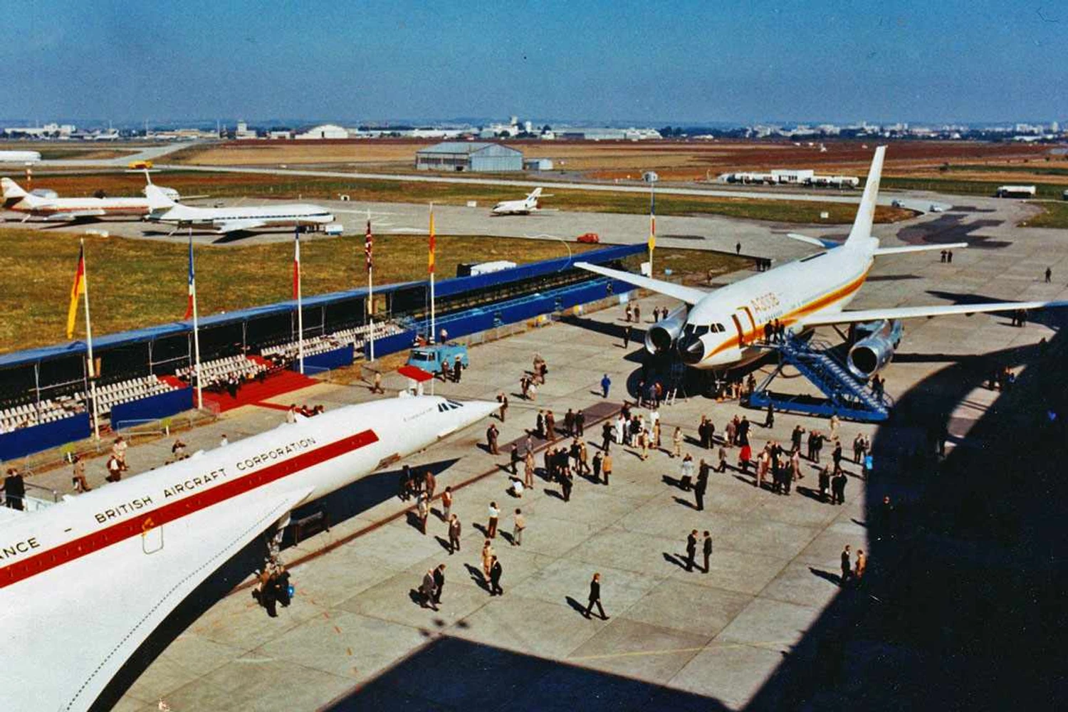 O A300B em frente ao Concorde em Toulouse durante sua apresentação em 1972 | Airbus