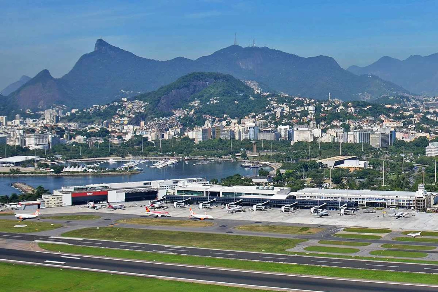 Prefeito do Rio diz que Aeroporto Santos Dumont só terá voos para SP e Brasília