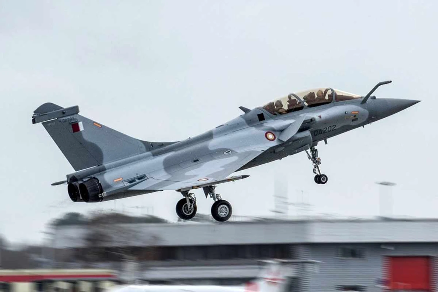 Catar recebe seus cinco primeiros caças Rafale
