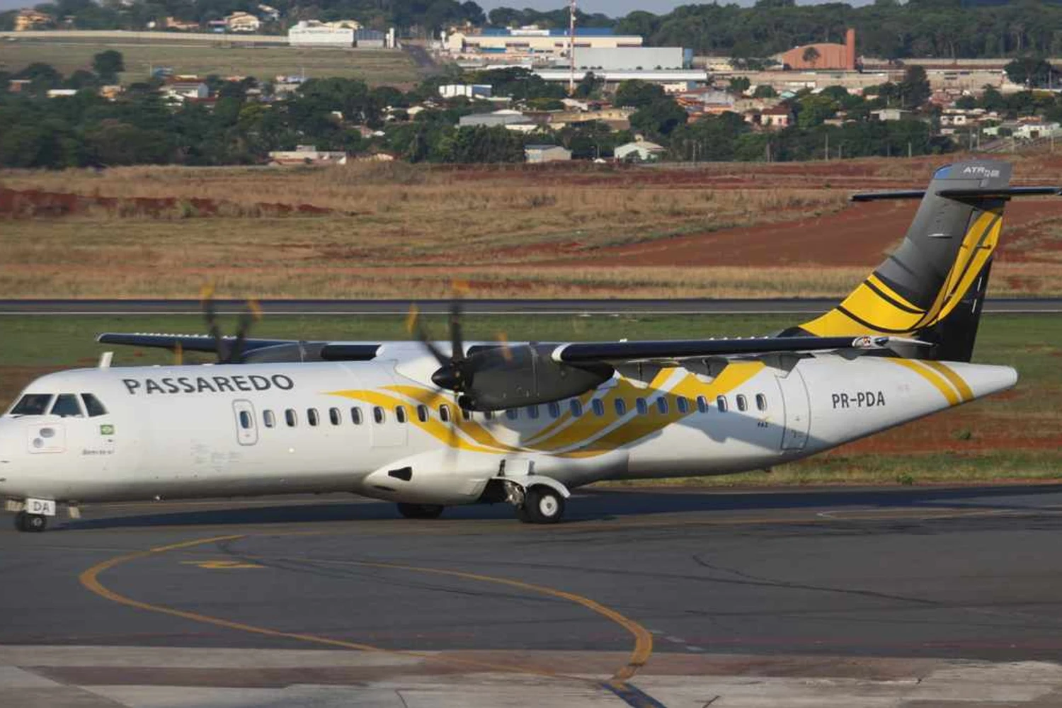 Passaredo vai à justiça contra Azul por suposto assédio a pilotos