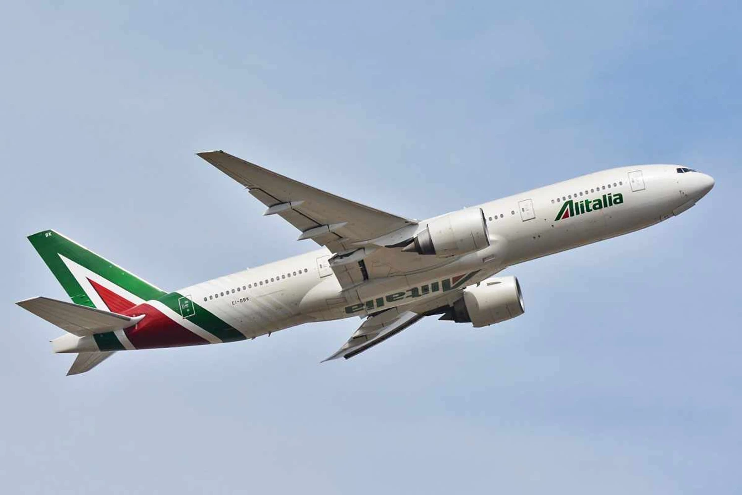 Governo italiano define consócio que assumirá controle da Alitalia