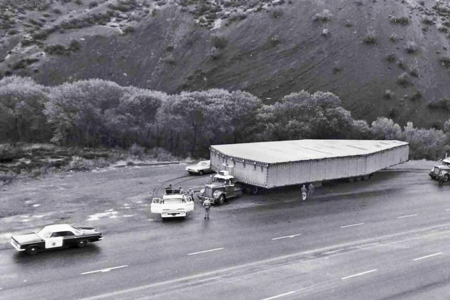 Secreta, mas nem tanto: um Lockheed A-12 é levado da fábrica para a base secreta em 1962 (CIA)