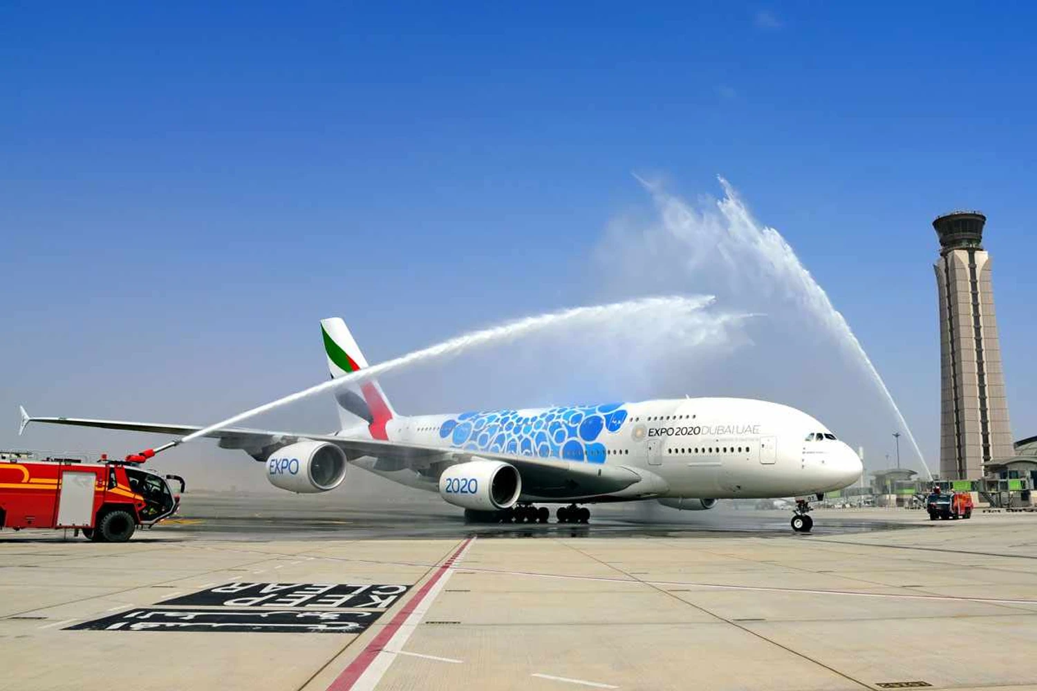 The A380 arrives in Muscat: two daily flights with only 340 kilometres of distance (Emirates)