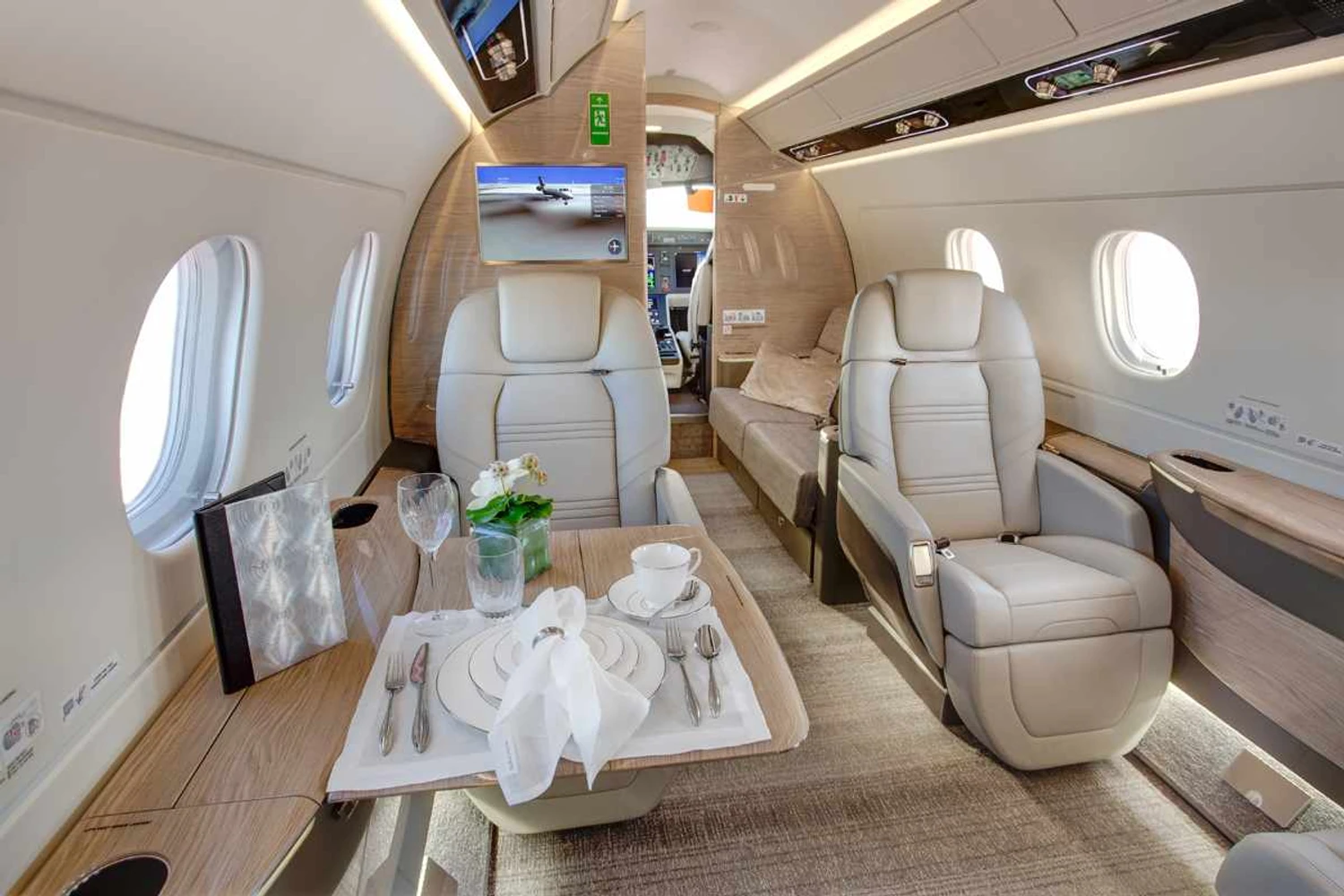 A cabine do Praetor 500 pode ser configurada para receber até nove passageiros (Embraer)