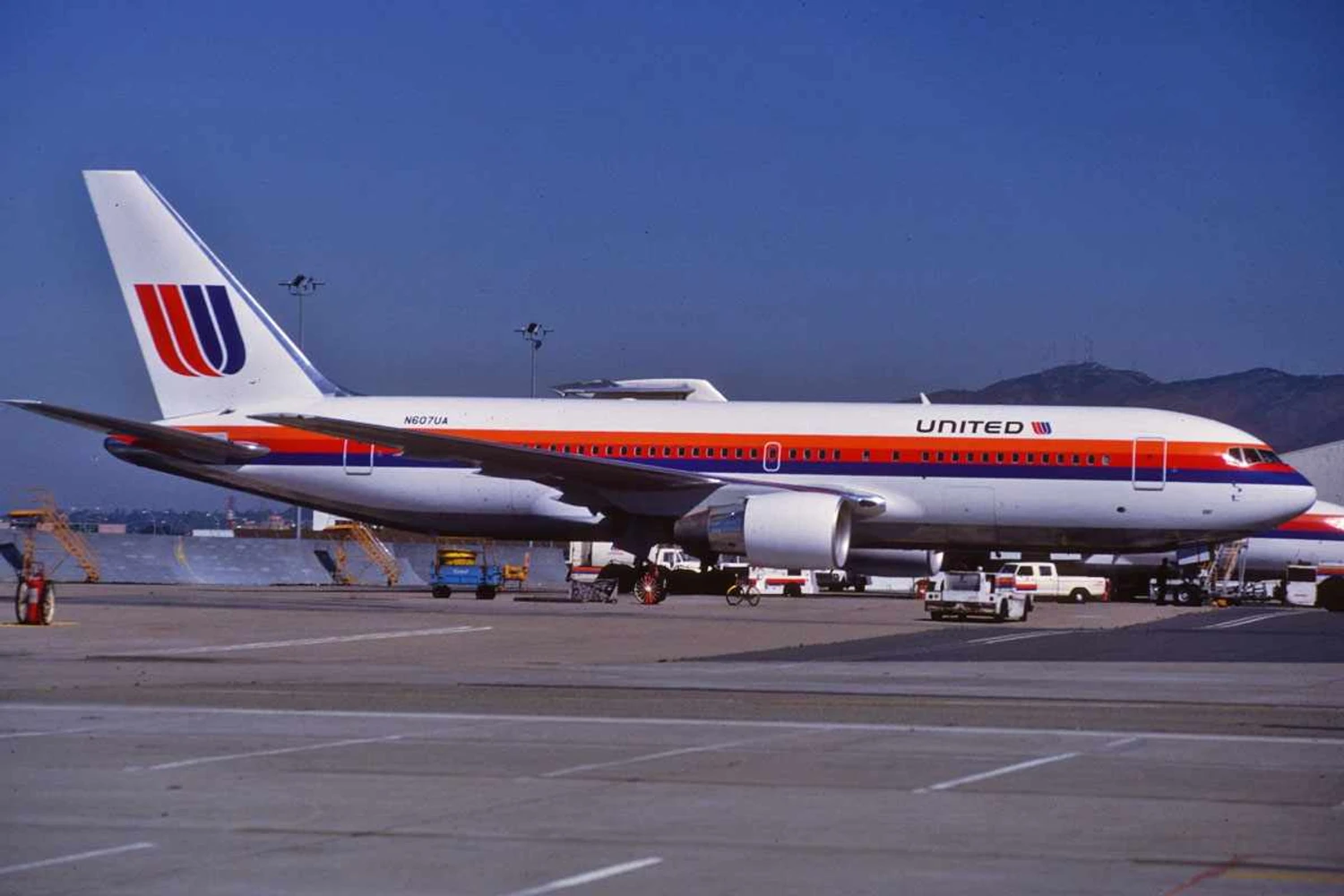 A United Airlines foi a primeira companhia a utilizar o 767 a partir de 1982 (Aero Icarus)