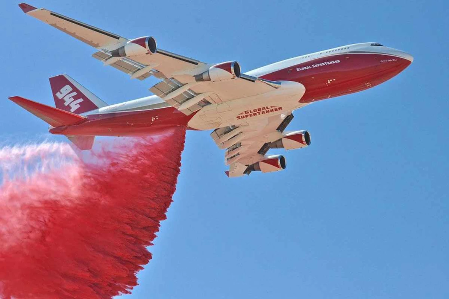 Boeing 747-400 "bombeiro" chega à Bolívia para combater incêndios florestais