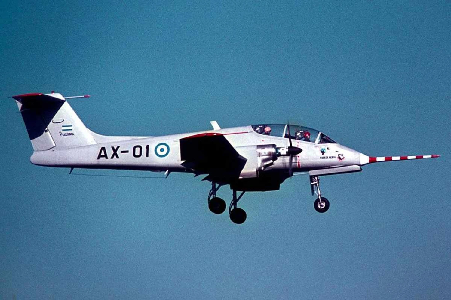 Um dos protótipos do Pucará: 50 anos do primeiro voo (FMA)