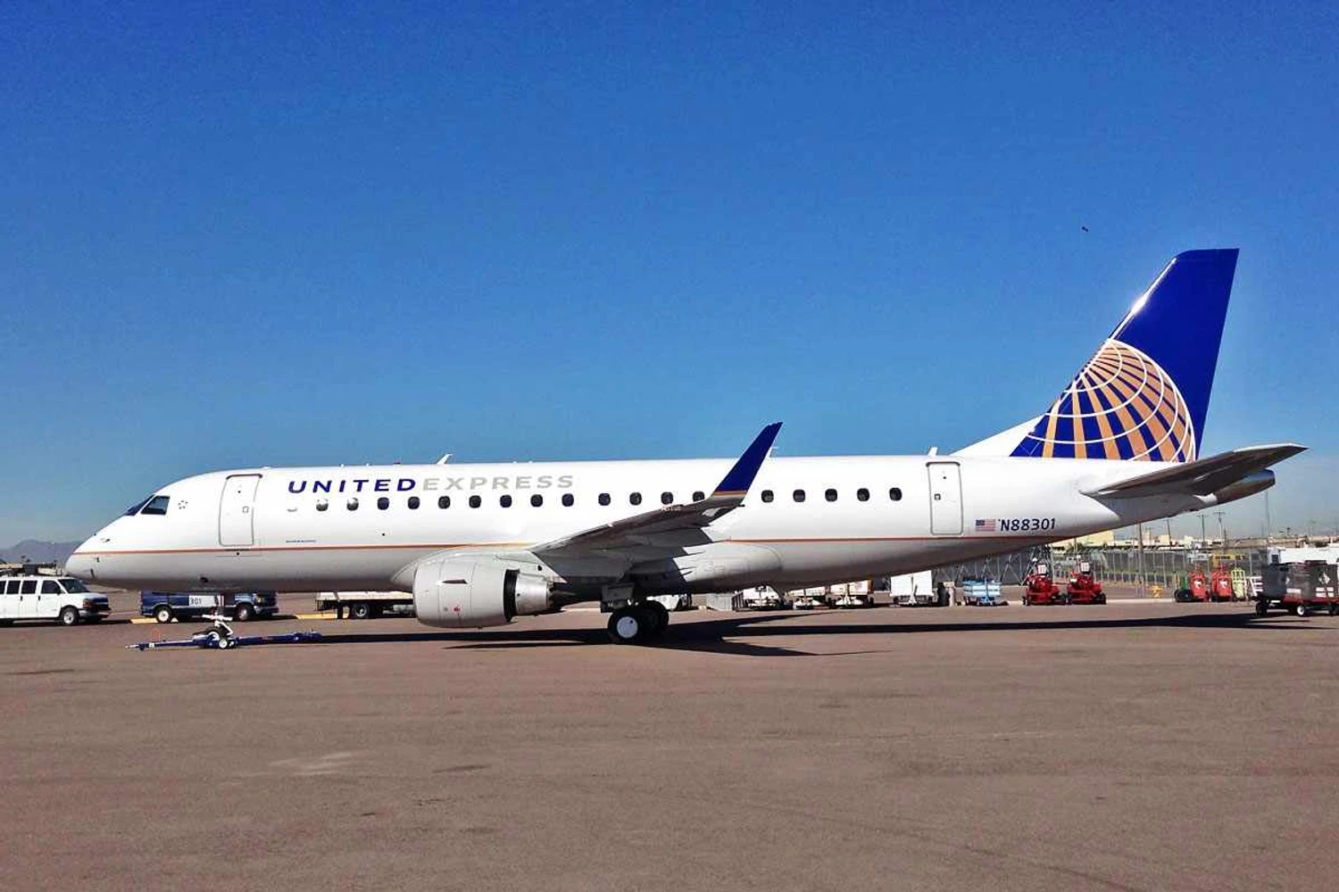 E175-E1 da Mesa Airlines com as cores da United Express: companhia opera 60 jatos da Embraer (DearEdward)