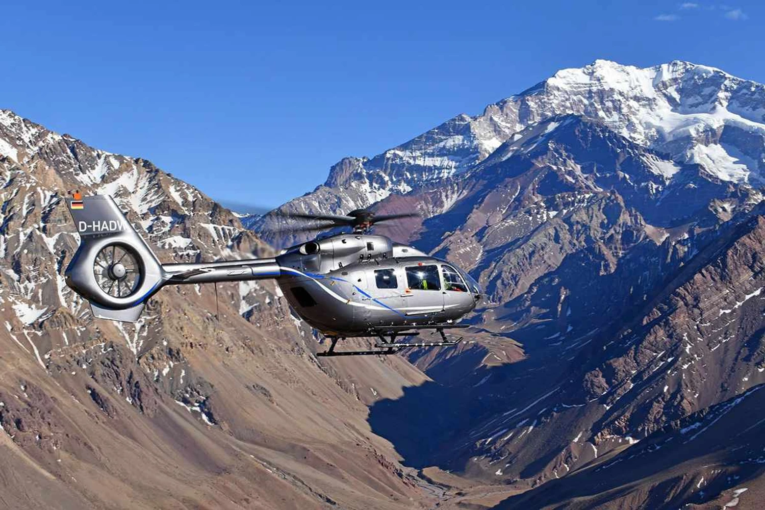 Airbus leva o novo H145 até o topo do Aconcágua