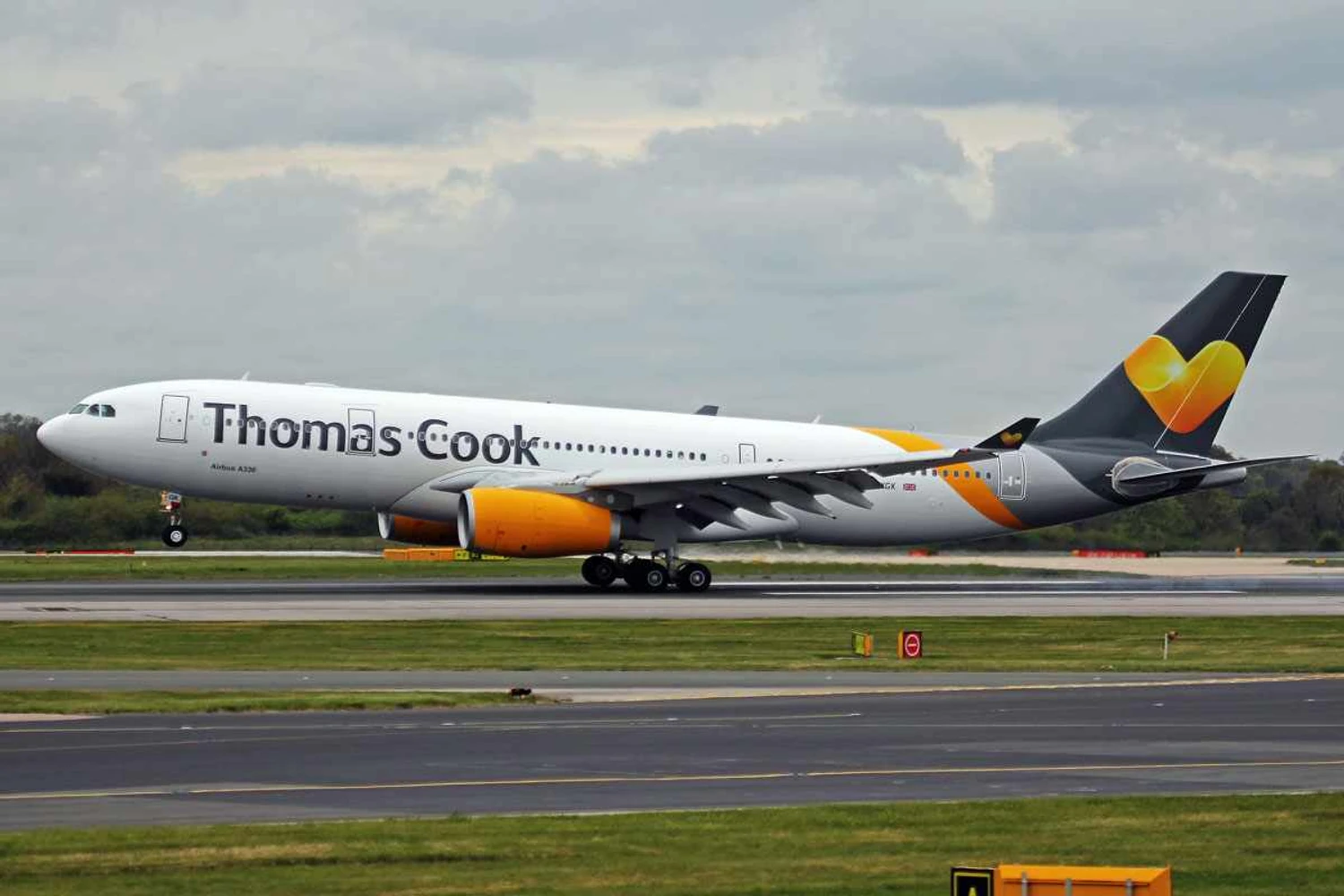 Jato A330-200 da Thomas Cook: companhia faliu e deixou 600 mil clientes sem voo de retorno (Ken Fielding)