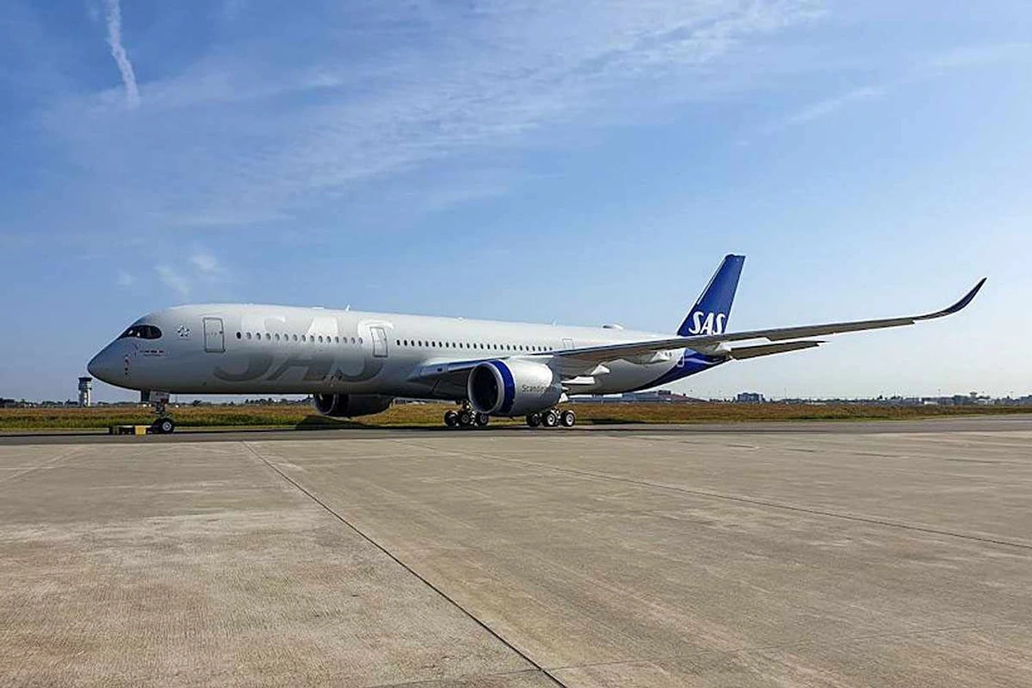 O primeiro Airbus A350 da SAS estreia a nova pintura (Airbus)