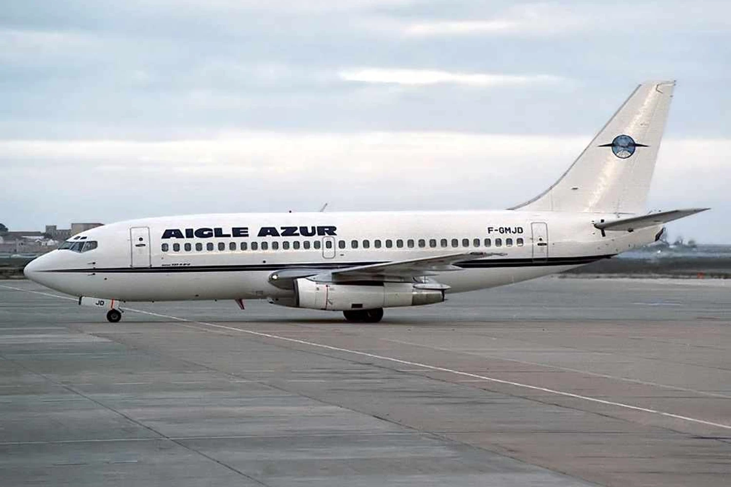 Os Boeing 737 da série Classic foram os primeiros jatos da Aigle Azur (Pedro Aragão)