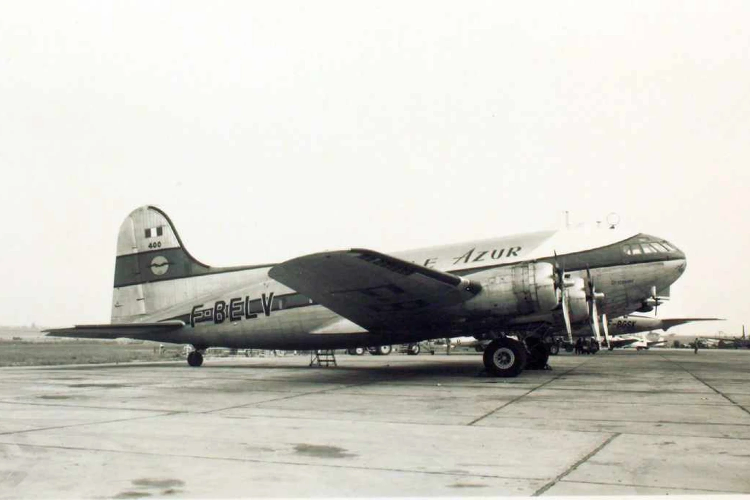Um antigo Boeing 307 Stratonline da Aigle Azur( San Diego Air and Space )Museum Archive)