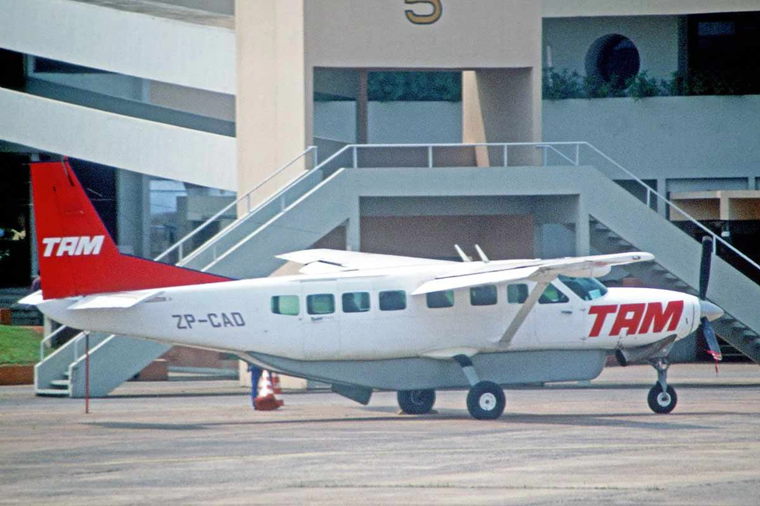O falecido comandante Rolim ousou colocar o Cessna Caravan como avião regional na década de 90: muitos passageiros desistiam de voar ao ver o modelo (Aero Icarus)