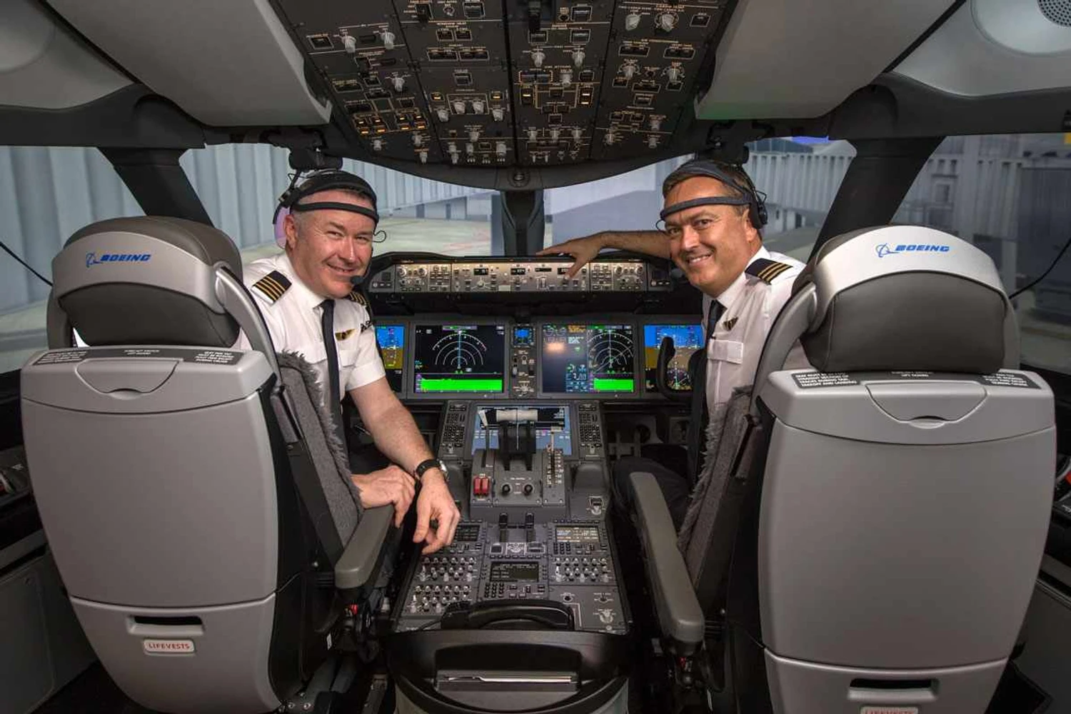Pilotos voarão com aparelho de eletroencefolograma que registrará as ondas cerebrais durante o percurso (Qantas)