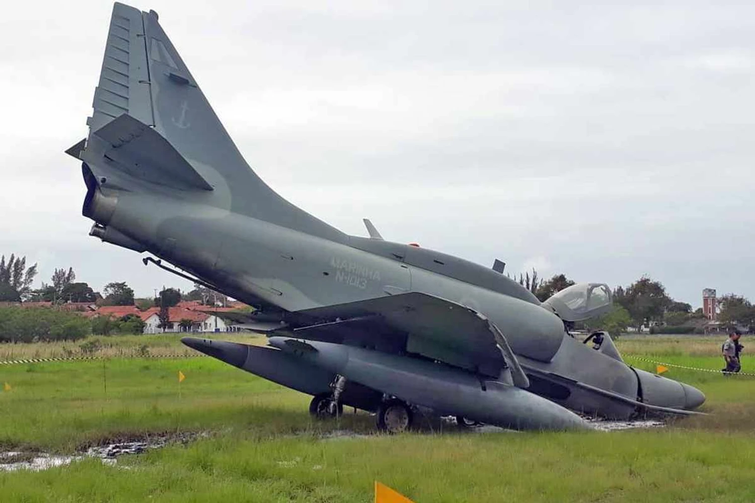 Caça AF-1 da Marinha sofre acidente no Rio de Janeiro