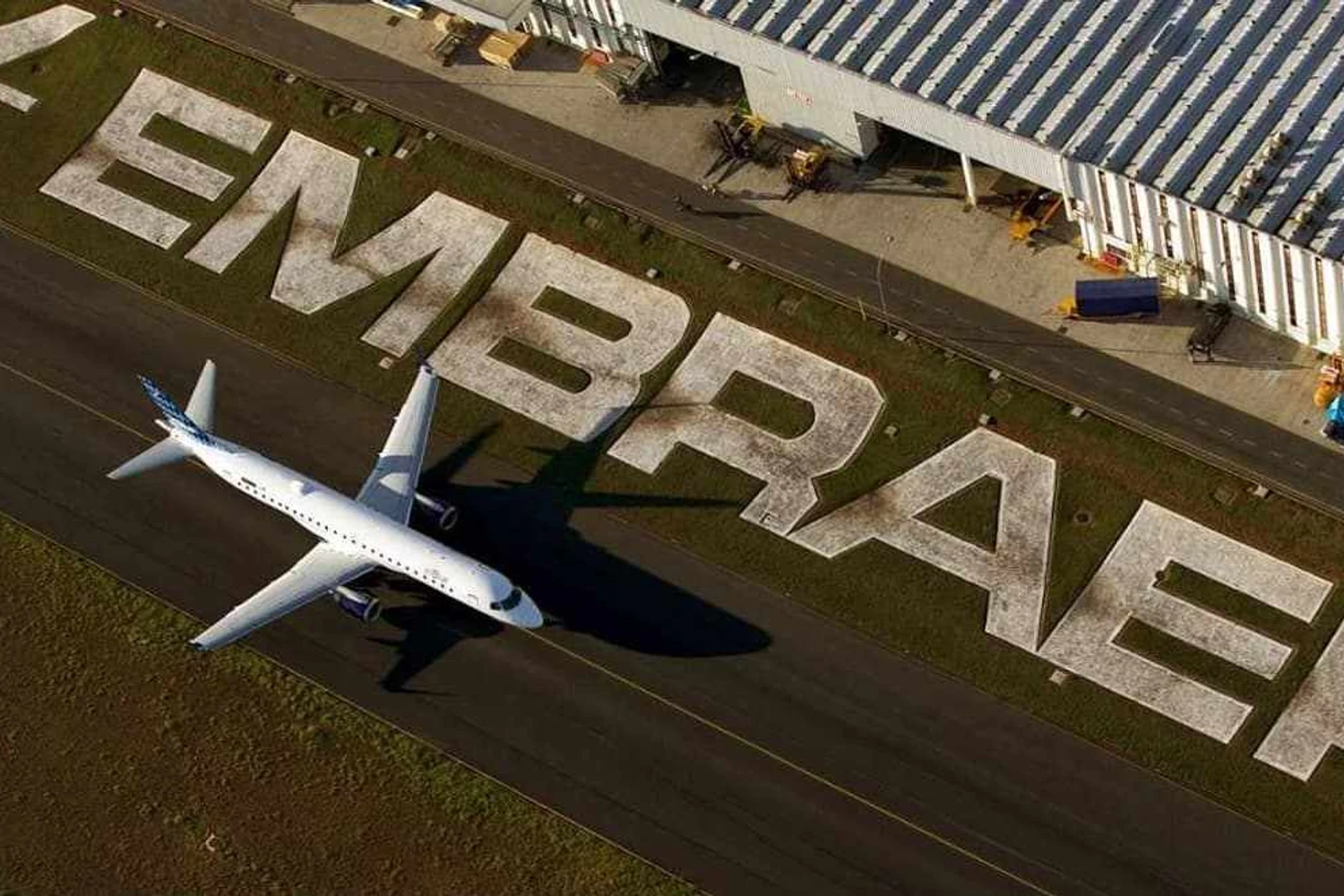 Sindicato anuncia greve na fábrica da Embraer mas empresa nega paralisação