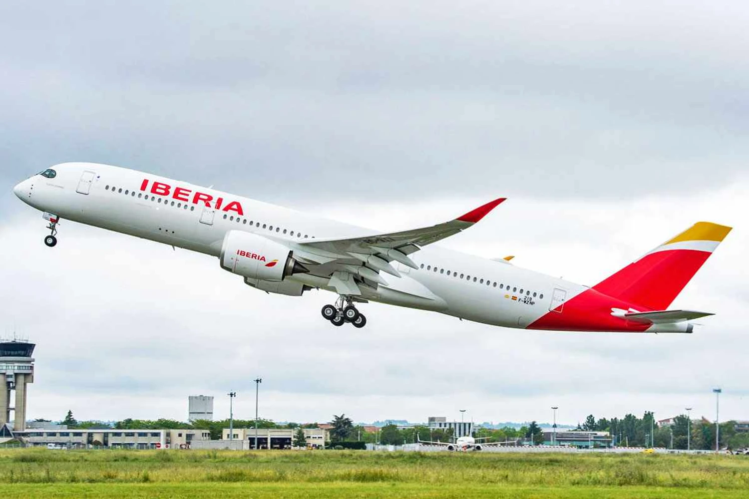 Dona da British e da Iberia deve comprar 60 aeronaves widebody da Airbus e da Boeing