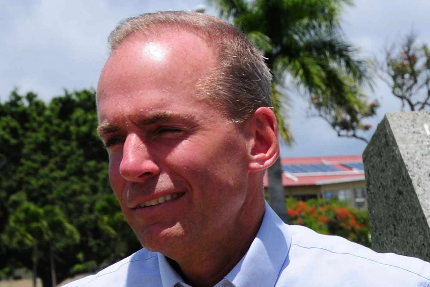 Dennis Muilenburg assumiu como CEO da Boeing em 2015 (Hawaii Air National Guard)
