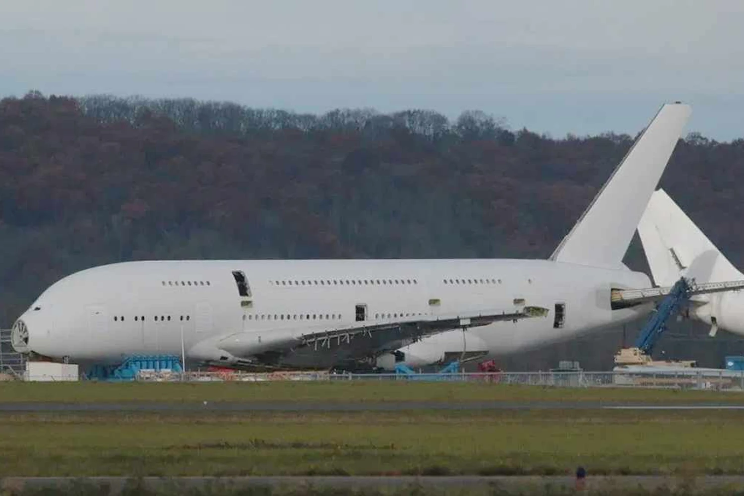 Mais um Airbus A380 começa a ser desmontado na França