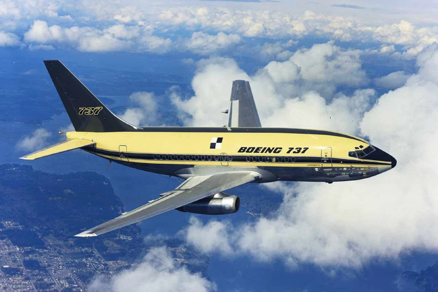 O 737-100 foi o primeiro modelo da série, introduzido em 1967 (Boeing)
