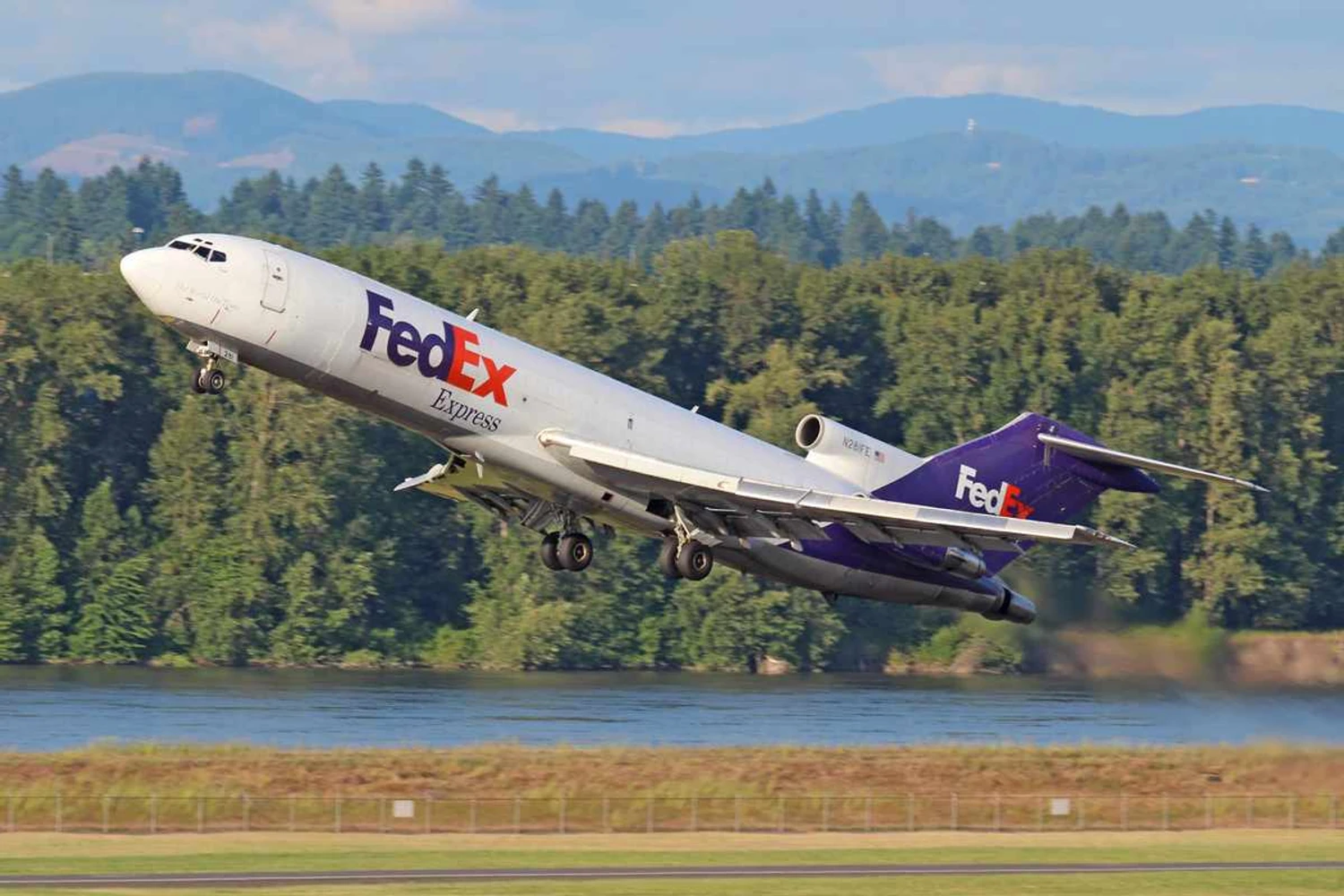 Pressionada pelo FAA, Boeing se recusa a fazer modificações de segurança no 727
