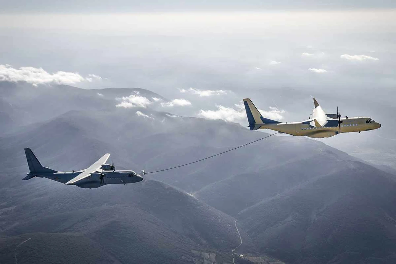 Airbus C295 completa primeiros ensaios de reabastecimento em voo
