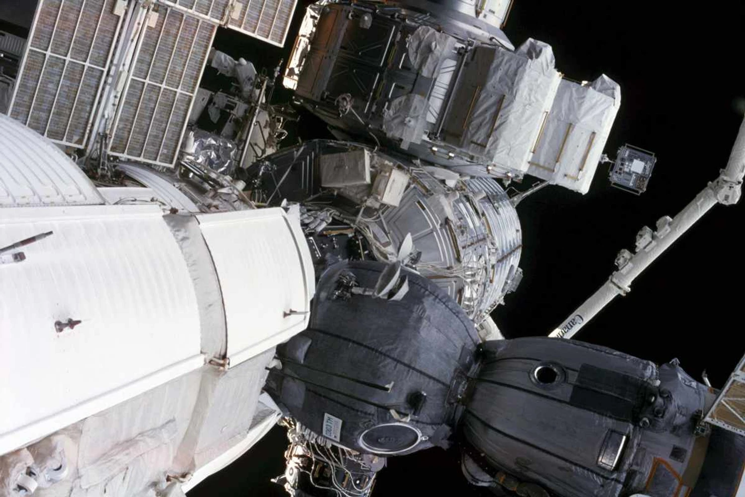 Nave Soyuz acoplada à ISS (NASA)