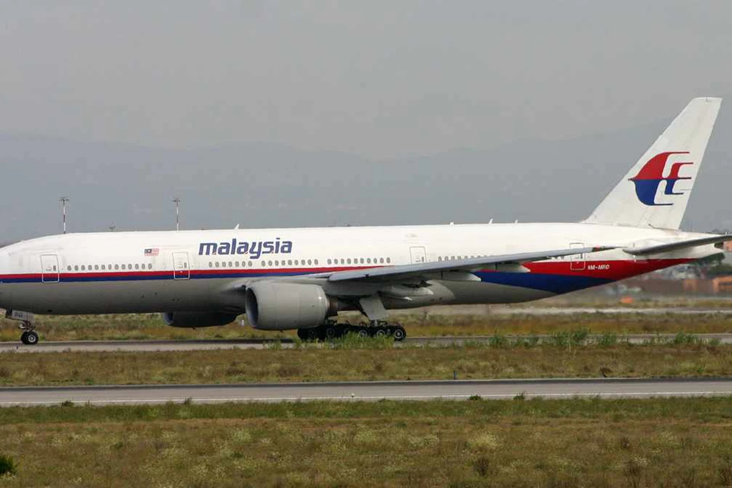 O Boeing 777 matrícula "9M-MRD" foi derrubado por engano por rebeldes na Ucrânia (Alan Wilson)