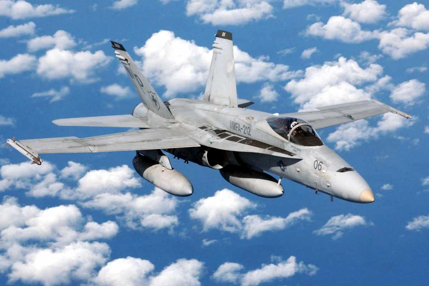 Marinha do Brasil estuda a possibilidade de comprar caças F/A-18 Hornet