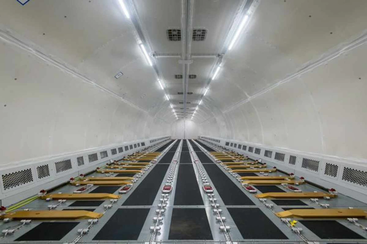 Maior da categoria: o porão de carga do A321P2F tem 208 m² (ST Engineering)