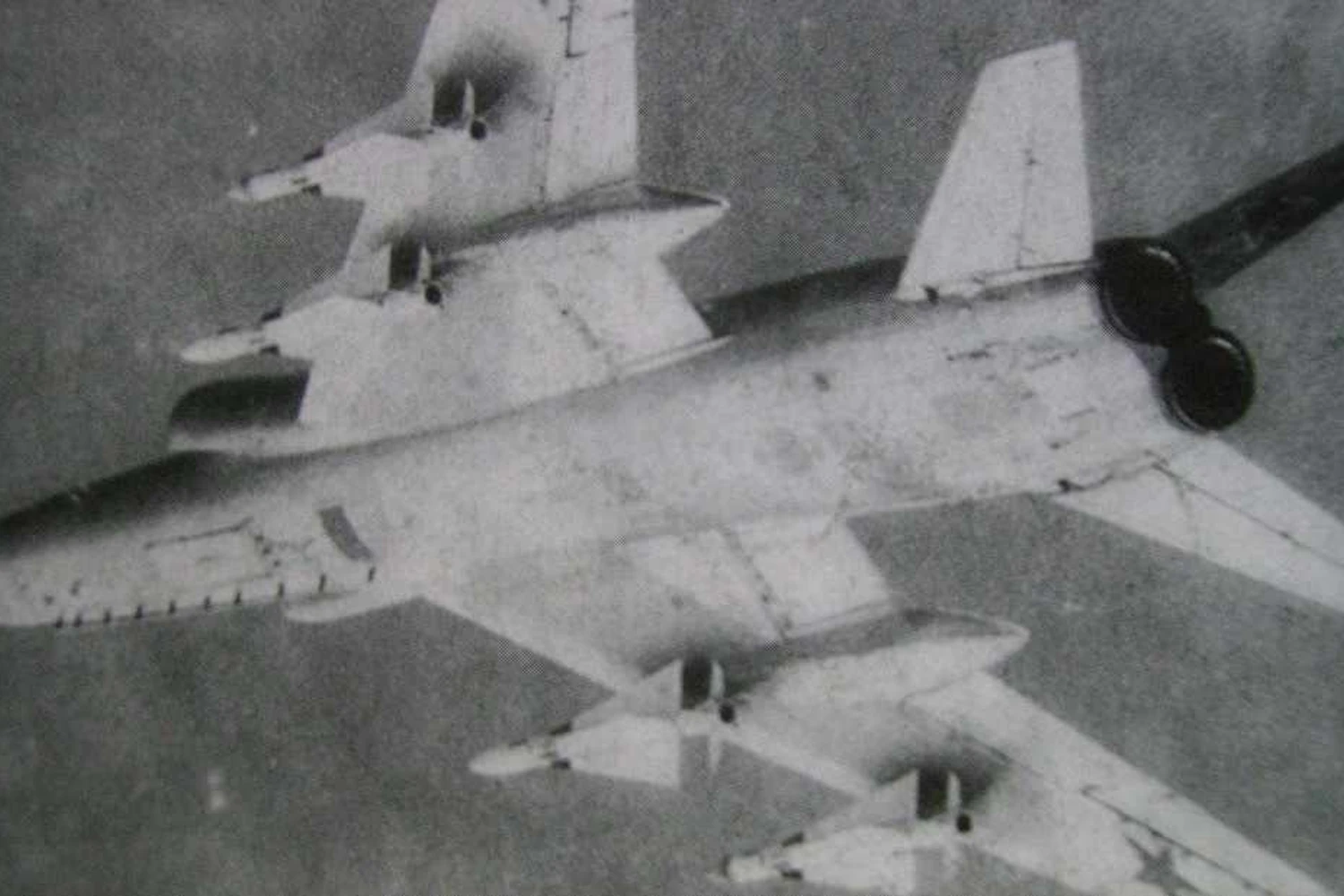 The Tu-128's four air-to-air missiles were guided by infrared and radar to increase the chance of hitting the target