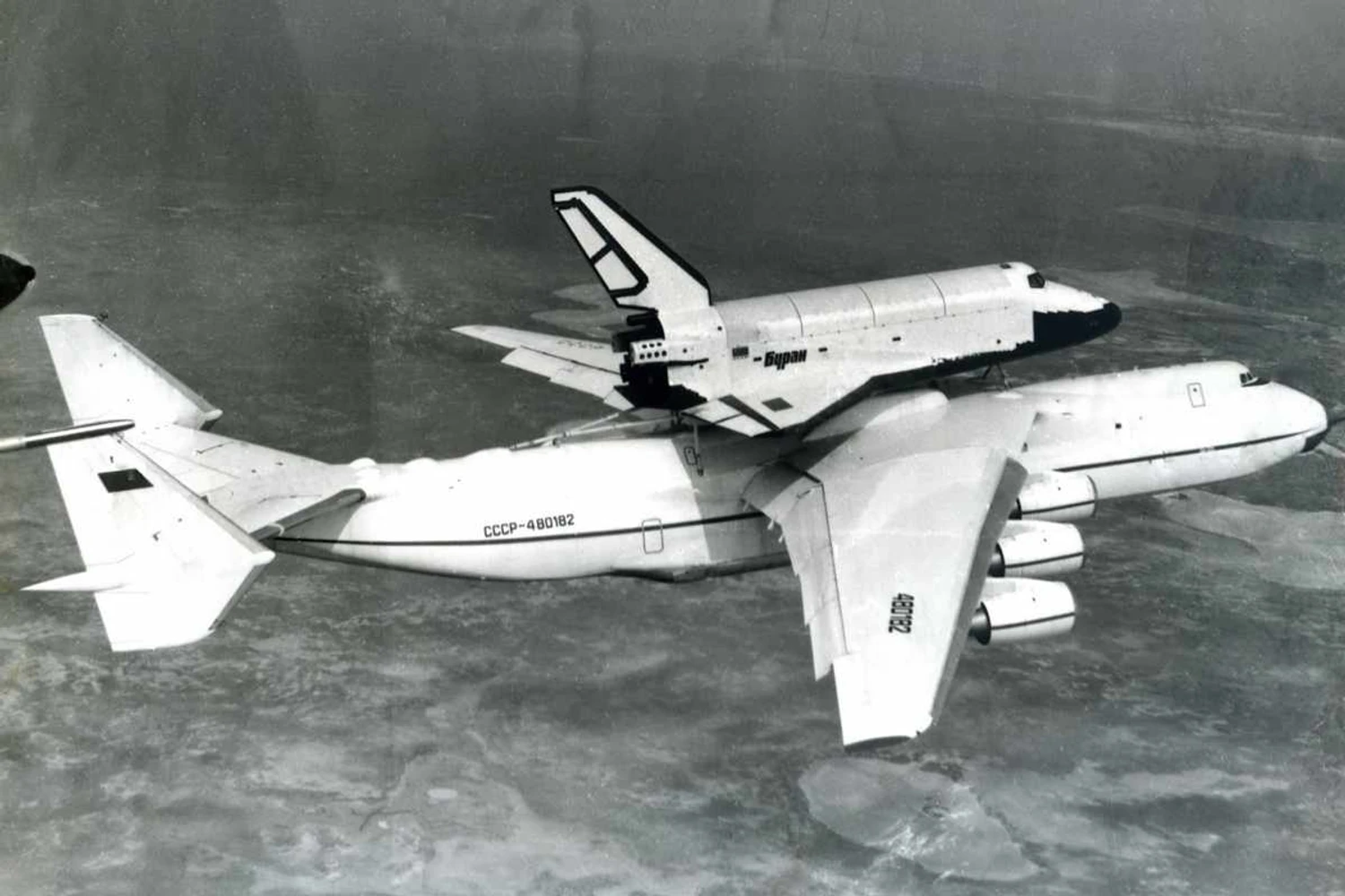 O An-225 nos tempos da União Soviética: missão de transportar o ônibus espacial Buran (Vasiliy Koba)