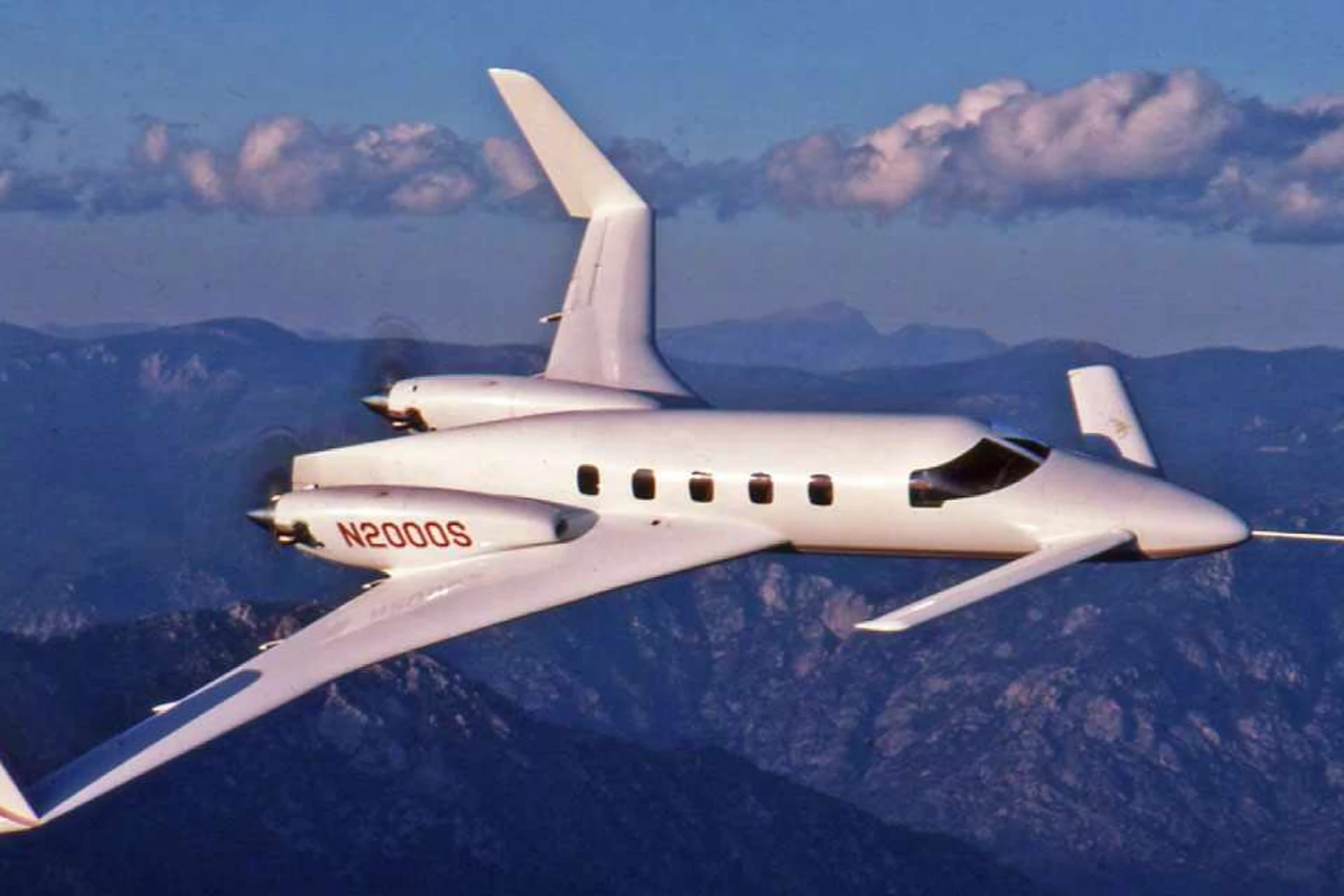 O protótipo conceitual do Starship tinha 85% do tamanho do modelo de série e foi construído pela Scaled Composites (Scaled)