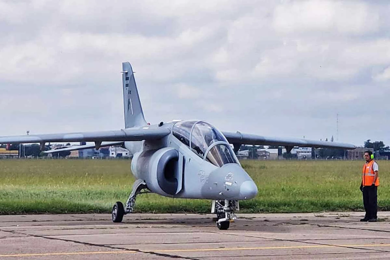 Novo IA-63 Pampa é entregue para a Força Aérea Argentina: árdua tarefa de defender o país pelo ar (MDA)