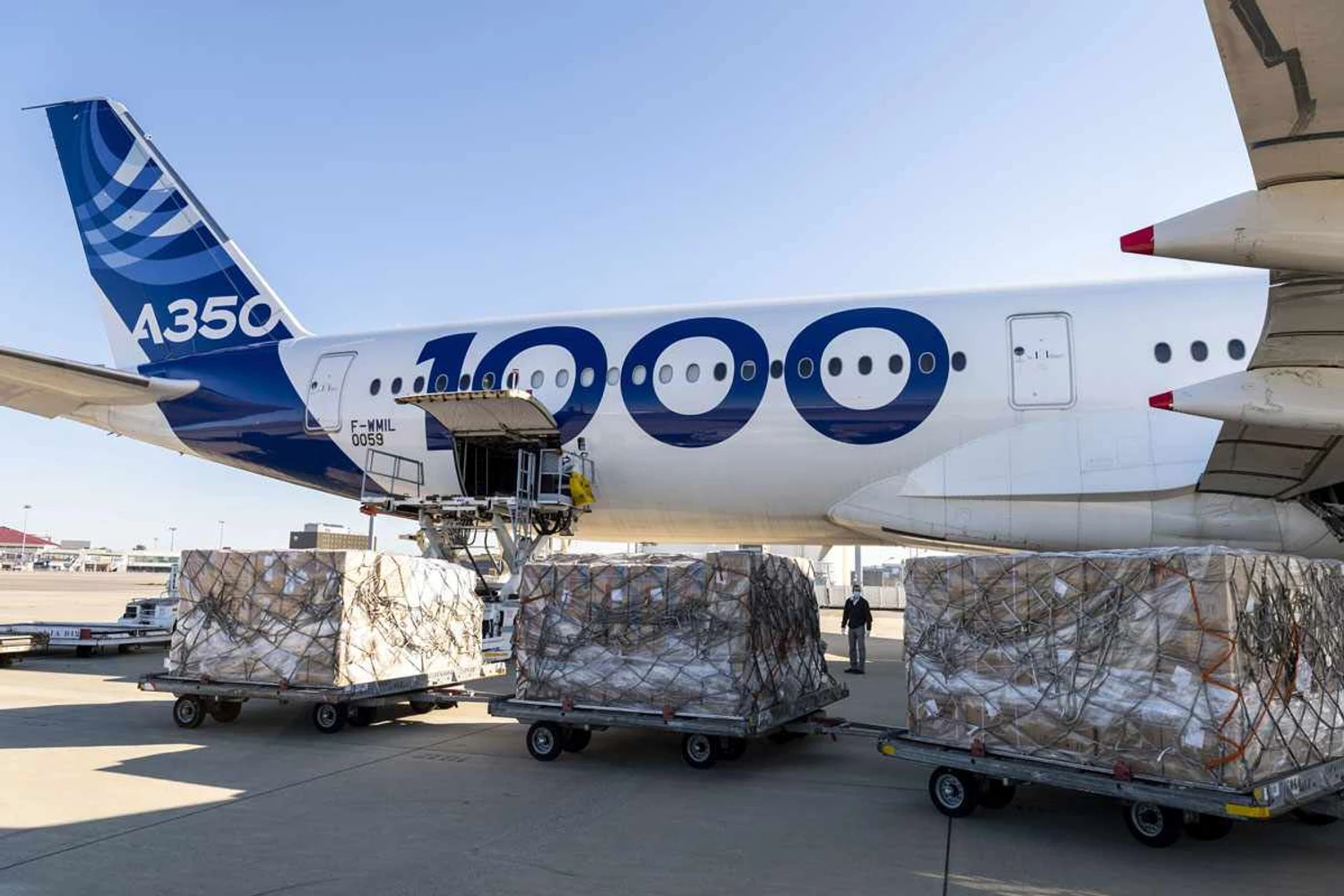 O A350-1000 voltou neste domingo da China com 4 milhões de máscaras (Airbus)